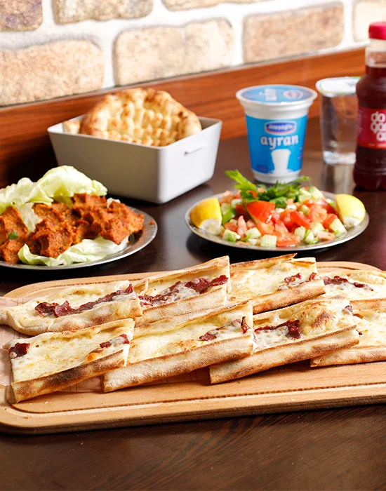 Pastırmalı Kaşarlı Pide