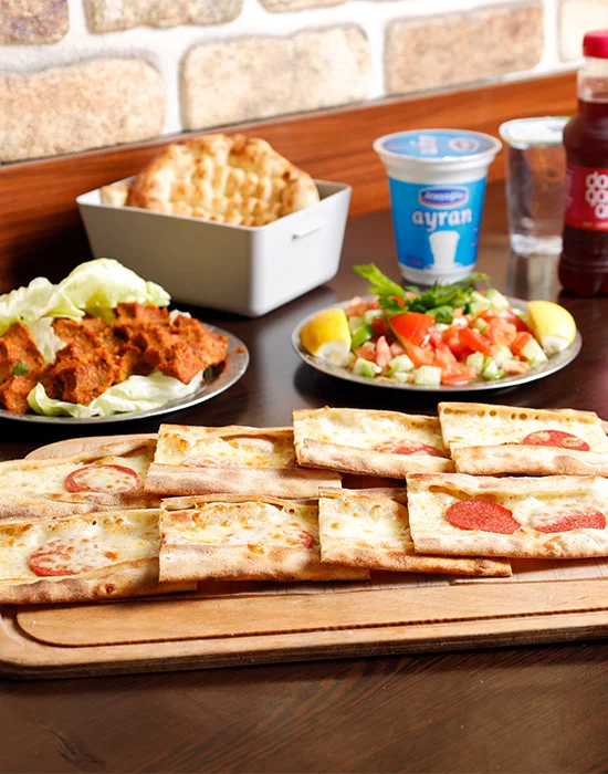Sucuklu Kaşarlı Pide
