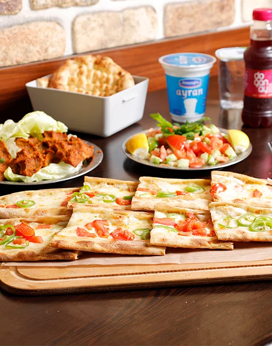 Sebzeli Kaşarlı Pide